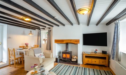 2 Bed in Pwllheli 1