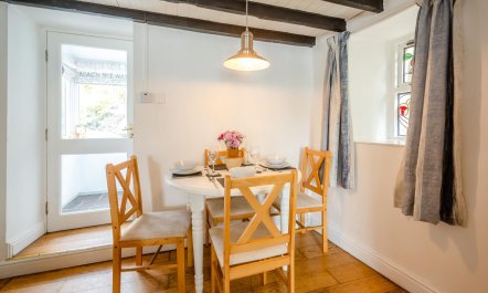 2 Bed in Pwllheli 9