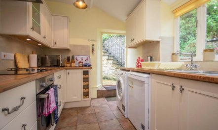 2 Bed in Beaminster 7