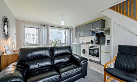 2 Bed in Freshwater East 2