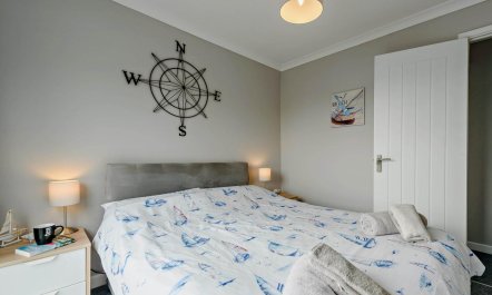 2 Bed in Freshwater East 6