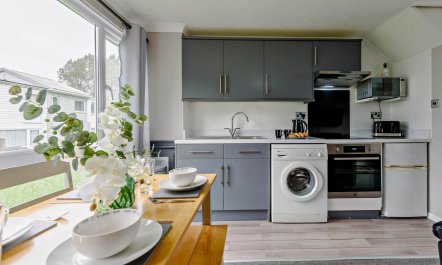 2 Bed in Freshwater East 1