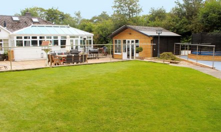 10 Bed in Lampeter 1