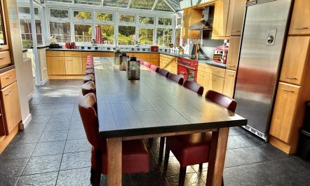 10 Bed in Lampeter 8