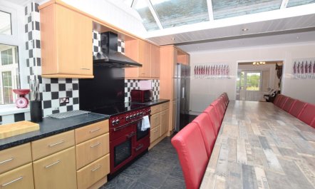 10 Bed in Lampeter 2