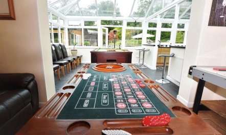 10 Bed in Lampeter 6