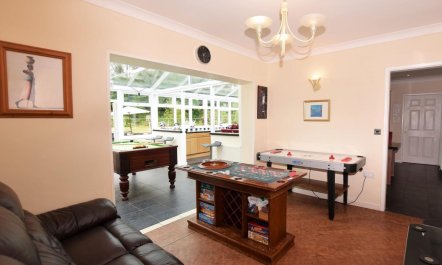 10 Bed in Lampeter 7