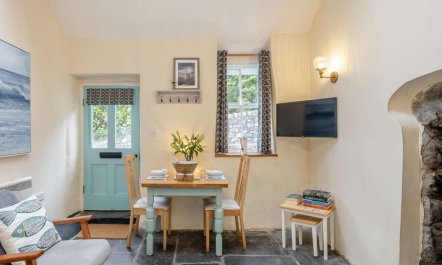 2 Bed in Llwyngwril 1