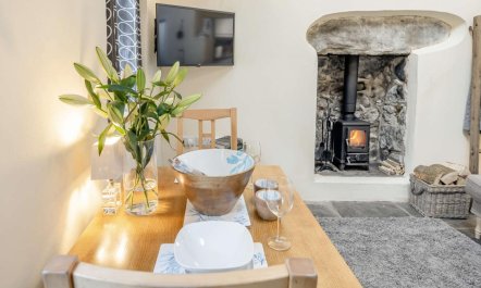 2 Bed in Llwyngwril 5