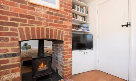 1 Bed in Freshwater 4