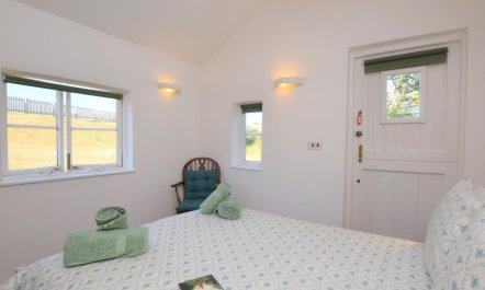 1 Bed in Freshwater 9