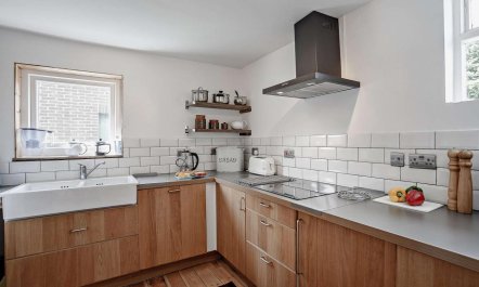 3 Bed in Rock 5