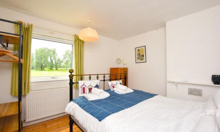 3 Bed in Rock 9