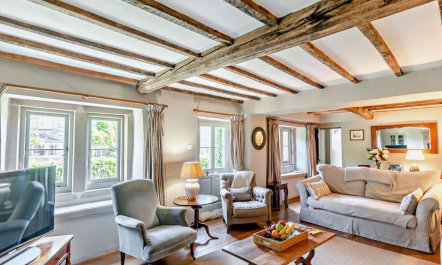 4 Bed in Hope Valley 4