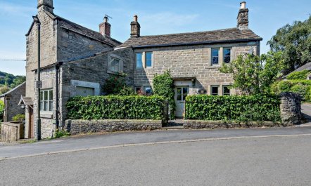 4 Bed in Hope Valley