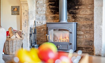 4 Bed in Hope Valley 2