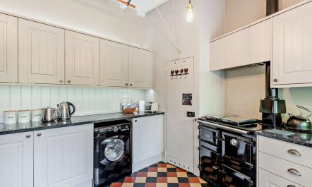 4 Bed in Hope Valley 6