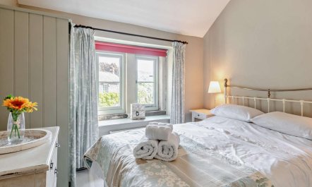 4 Bed in Hope Valley 9