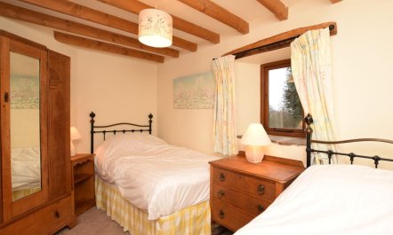 2 Bed in Hope Valley 6