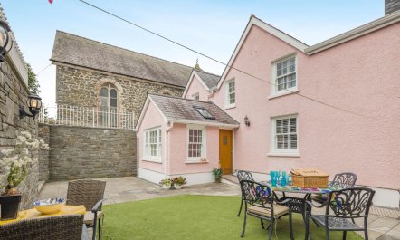 3 Bed in Aberaeron 1