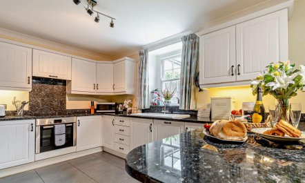 3 Bed in Aberaeron 3