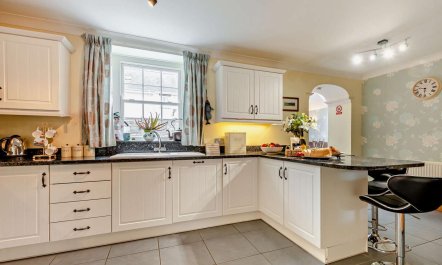 3 Bed in Aberaeron 1