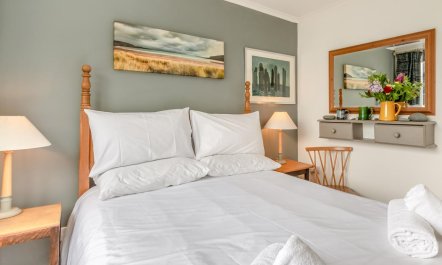 2 Bed in Pembroke 9