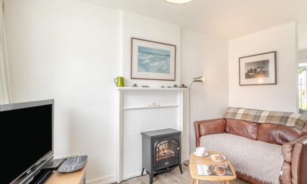 2 Bed in Freshwater East 1