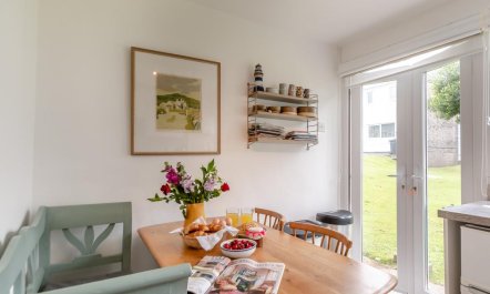 2 Bed in Freshwater East 4