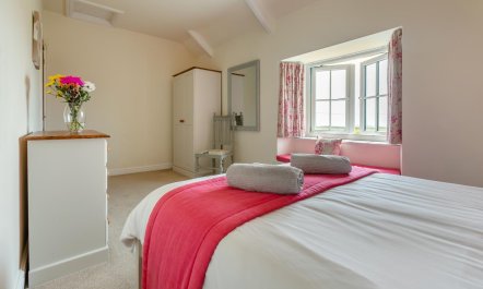 3 Bed in The Lizard 7