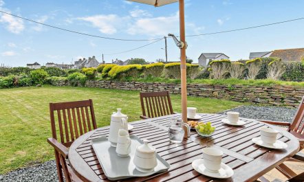 3 Bed in The Lizard 1