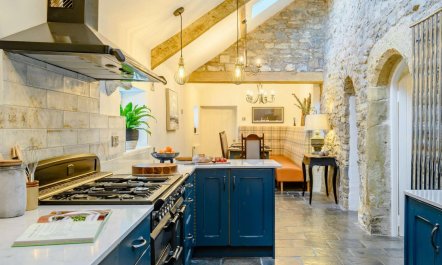 8 Bed in Bridgend 7