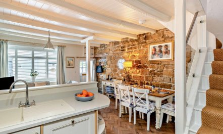 3 Bed in Robin Hoods Bay 8