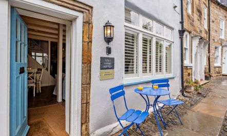 3 Bed in Robin Hoods Bay