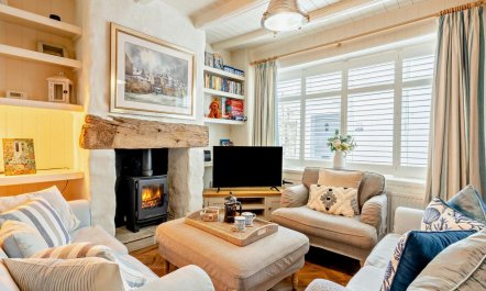 3 Bed in Robin Hoods Bay 1