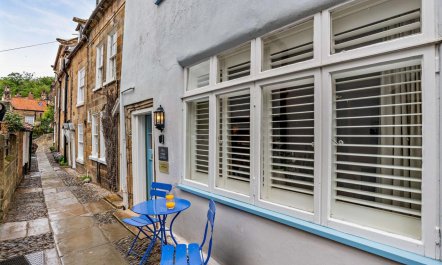 3 Bed in Robin Hoods Bay 5