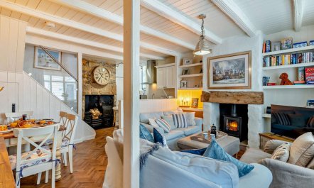 3 Bed in Robin Hoods Bay 6
