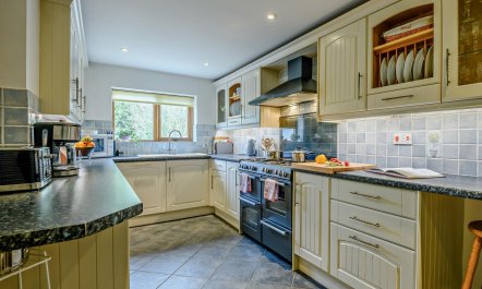 4 Bed in Lymington 5