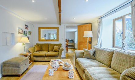 4 Bed in Lymington 2