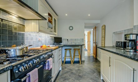 4 Bed in Lymington 6