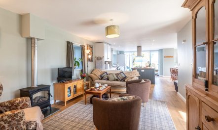 4 Bed in Holsworthy 9