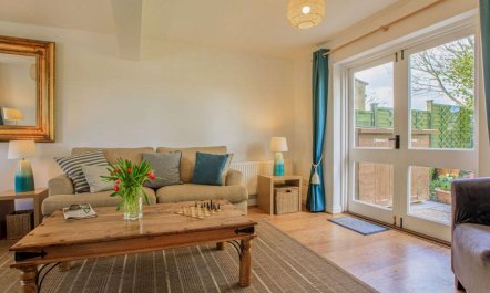 3 Bed in Lyme Regis 2