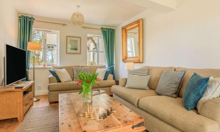 3 Bed in Lyme Regis 1