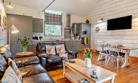 2 Bed in Abergavenny