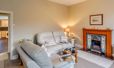 2 Bed in High Peak 4