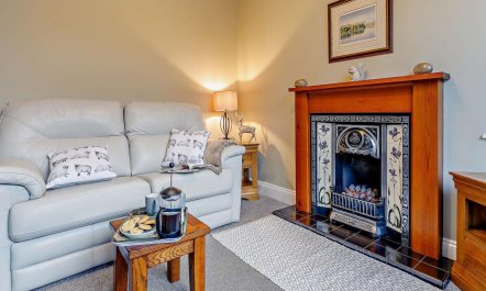 2 Bed in High Peak 5