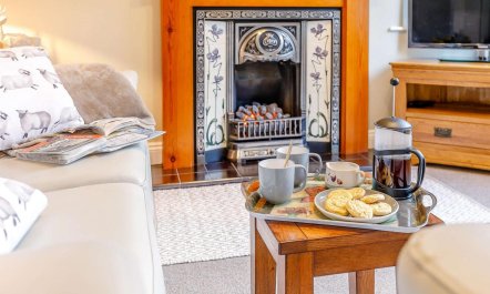 2 Bed in High Peak 6