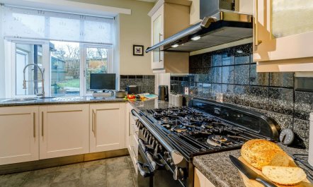 2 Bed in High Peak 7