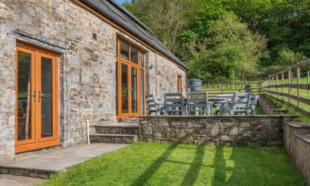 4 Bed in Llangyndeyrn 3