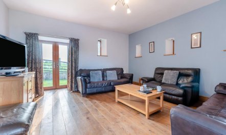 4 Bed in Llangyndeyrn 8